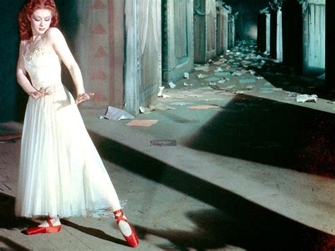 Ist The Red Shoes ein Meisterwerk der Tanzkunst oder eine Tragödie des Selbstaufopferungs?! 